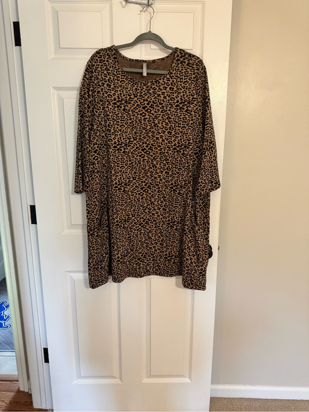 Massini Leopard Print Long Sleeve Sweater Dress with Pockets
